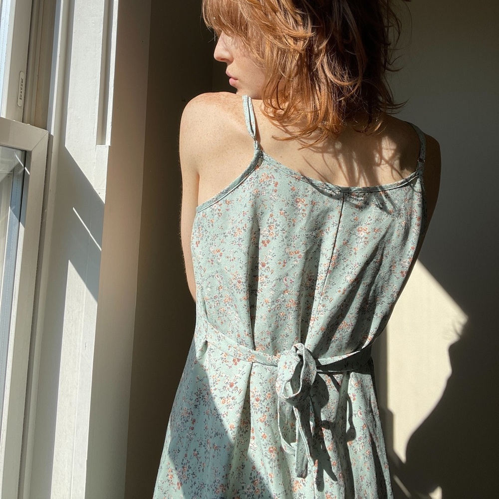 Adorable floral 90s brandy Melville dress in teal